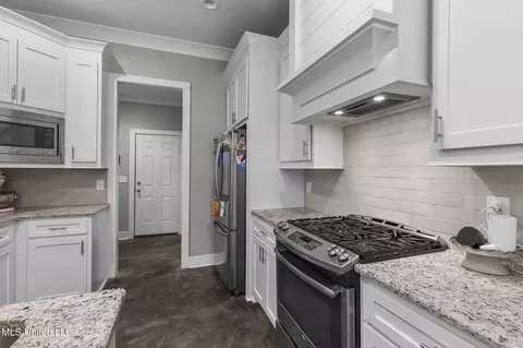 Entry Way - 251 Tucker Dr, Brandon, MS 39042 photo 6 of 8
