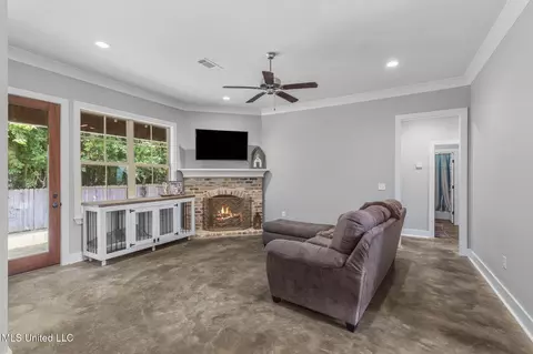 Living - 251 Tucker Dr, Brandon, MS 39042 photo 1 of 2