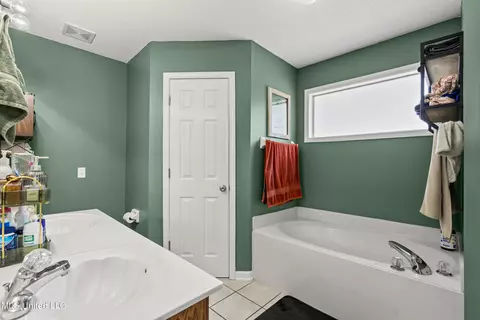 Bath - 1788 N Timber Way, Hernando, MS 38632 photo 1 of 4