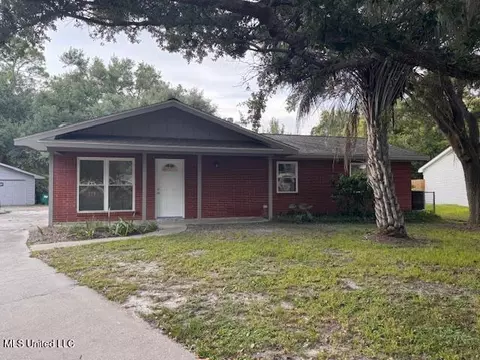2817 Pleasant Dr, Pascagoula, MS 39581