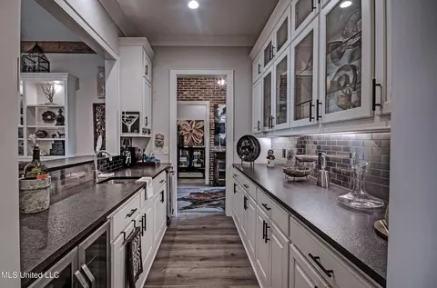 Kitchen - 175 Harbor View Dr, Madison, MS 39110 photo 5 of 13