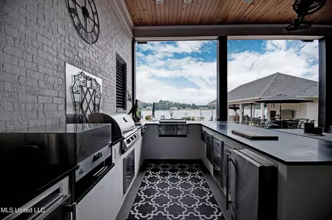 Kitchen - 175 Harbor View Dr, Madison, MS 39110 photo 2 of 13