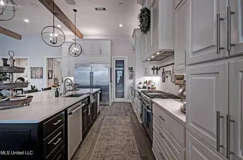 Kitchen - 175 Harbor View Dr, Madison, MS 39110 photo 10 of 13