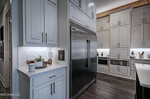Kitchen - 175 Harbor View Dr, Madison, MS 39110 photo 7 of 13