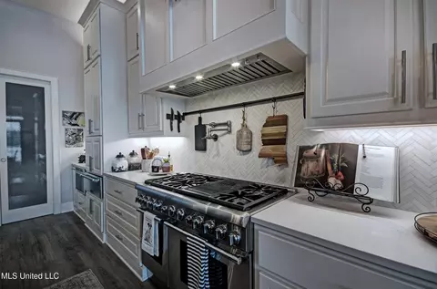 Kitchen - 175 Harbor View Dr, Madison, MS 39110 photo 11 of 13