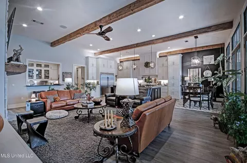 Living - 175 Harbor View Dr, Madison, MS 39110 photo 2 of 4