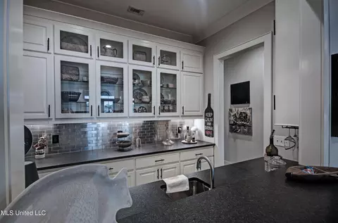 Kitchen - 175 Harbor View Dr, Madison, MS 39110 photo 6 of 13
