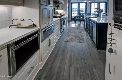 Kitchen - 175 Harbor View Dr, Madison, MS 39110 photo 12 of 13