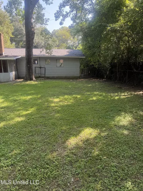 Exterior - 3133 Longwood Dr, Jackson, MS 39212 photo 2 of 8