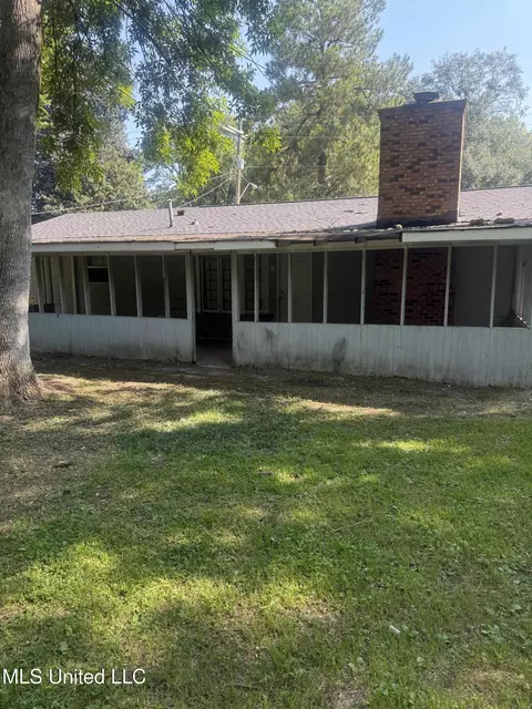 Exterior - 3133 Longwood Dr, Jackson, MS 39212 photo 3 of 8