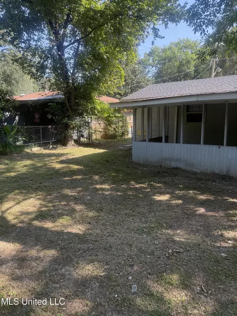 Exterior - 3133 Longwood Dr, Jackson, MS 39212 photo 4 of 8