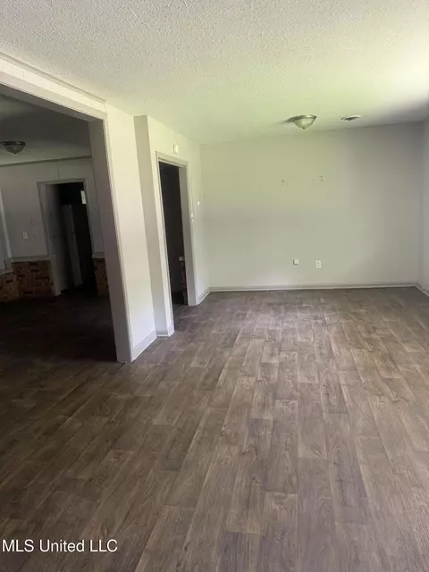Living - 3133 Longwood Dr, Jackson, MS 39212 photo 1 of 1