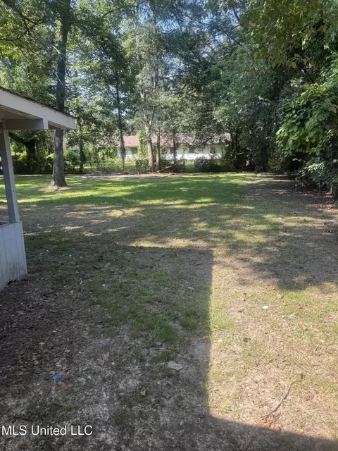 Exterior - 3133 Longwood Dr, Jackson, MS 39212 photo 7 of 8