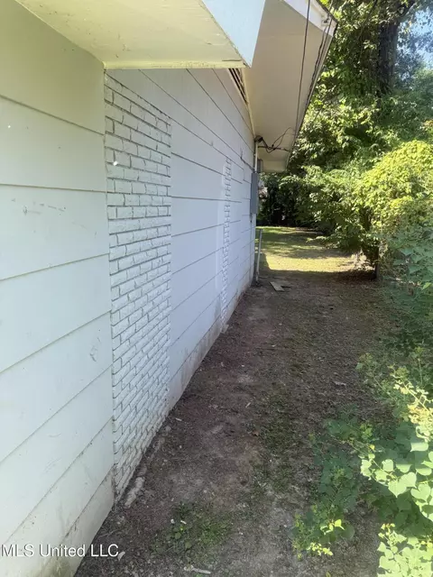 Exterior - 3133 Longwood Dr, Jackson, MS 39212 photo 8 of 8