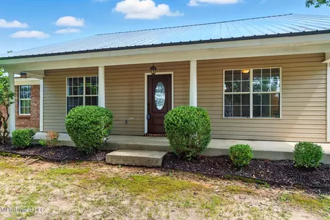 6 Wandering Oaks Ln, Hattiesburg, MS 39401