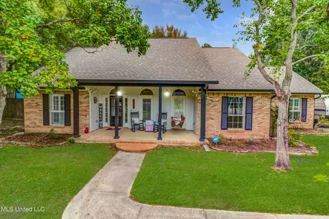 8812 Old Walnut Rd, Ocean Springs, MS 39564