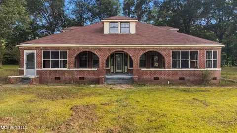 37 Madison St, Pickens, MS 39146