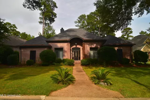 523 Heatherstone Ct, Ridgeland, MS 39157