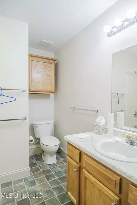 Bath - 1441 Central St, Jackson, MS 39203 photo 5 of 5