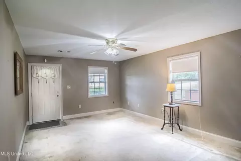 Living - 1441 Central St, Jackson, MS 39203 photo 2 of 2