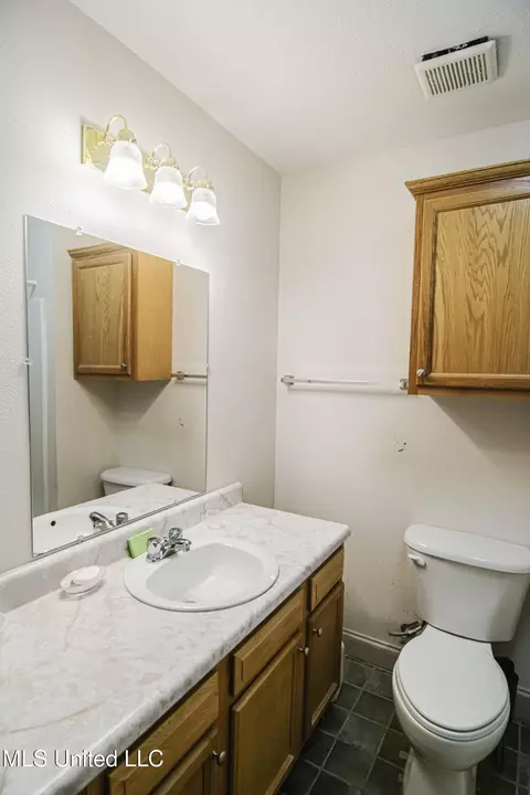 Bath - 1441 Central St, Jackson, MS 39203 photo 1 of 5