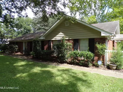 116 Willow Creek Dr, Vicksburg, MS 39183