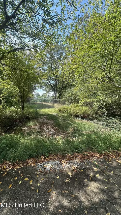 1475 Nottingham Dr, Southaven, MS 38671