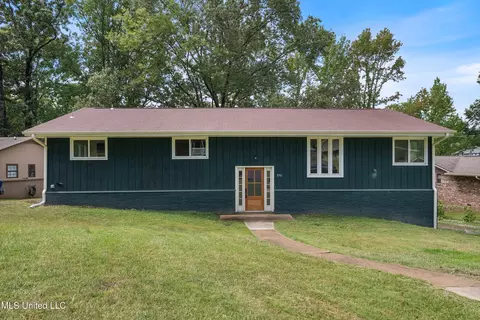 8701 Bobwhite Dr, Hernando, MS 38632