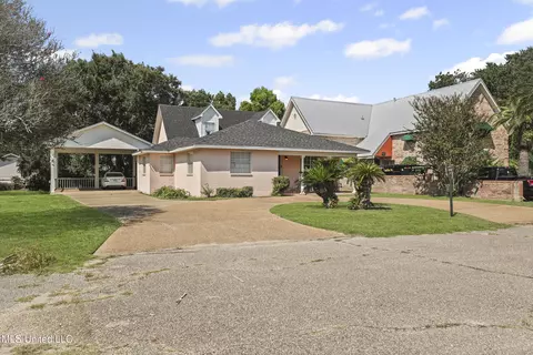 1910 Schencks St, Biloxi, MS 39531