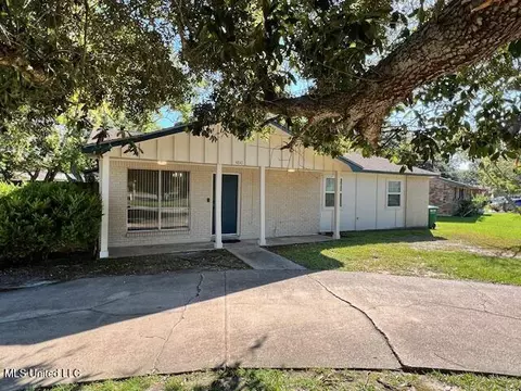 4810 Coronado Ave, Pascagoula, MS 39581