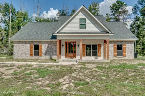 Exterior - 104 Shady Oaks Ln, Forest, MS 39074 photo 5 of 13