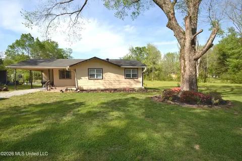 678 Rebecca Dr, Byhalia, MS 38611