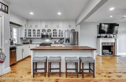 Kitchen - 1013 Fairway Cv, Brandon, MS 39047 photo 1 of 5