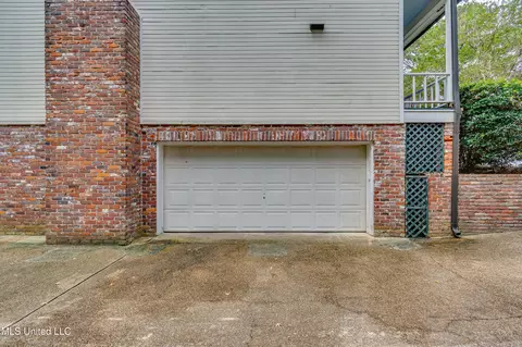 Exterior - 1013 Fairway Cv, Brandon, MS 39047 photo 10 of 17