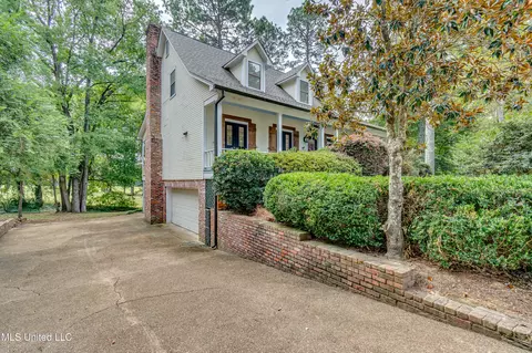 Exterior - 1013 Fairway Cv, Brandon, MS 39047 photo 9 of 17