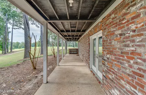 Exterior - 1013 Fairway Cv, Brandon, MS 39047 photo 12 of 17