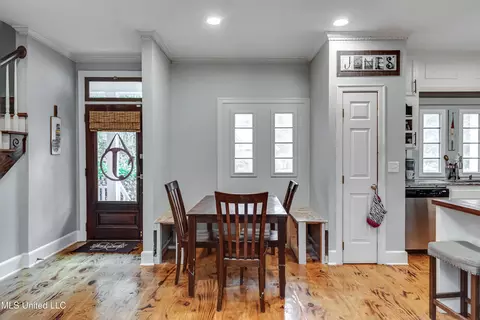 Entry Way - 1013 Fairway Cv, Brandon, MS 39047 photo 3 of 4