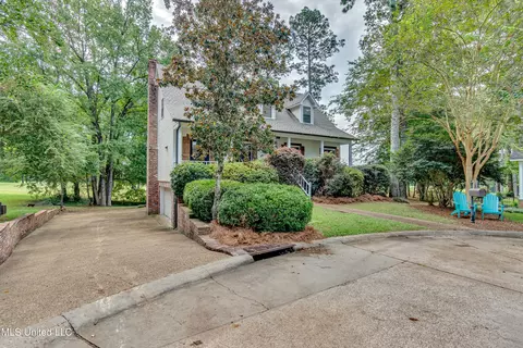 Exterior - 1013 Fairway Cv, Brandon, MS 39047 photo 17 of 17