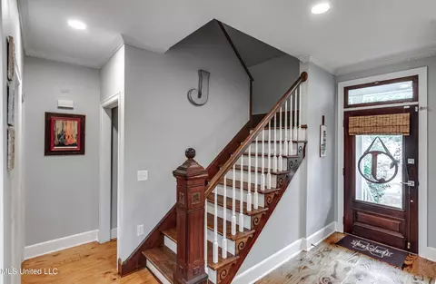 Entry Way - 1013 Fairway Cv, Brandon, MS 39047 photo 2 of 4