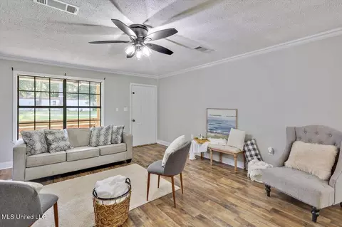Living - 151 Russell St, Florence, MS 39073 photo 2 of 3