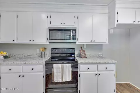 Kitchen - 151 Russell St, Florence, MS 39073 photo 1 of 1