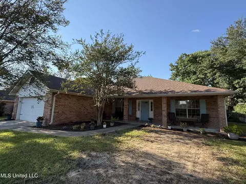 509 Country Club Dr, Picayune, MS 39466