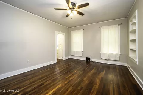 Living - 1724 Myrtle St, Jackson, MS 39202 photo 3 of 4
