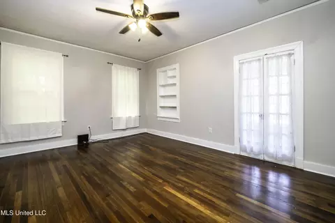 Living - 1724 Myrtle St, Jackson, MS 39202 photo 4 of 4