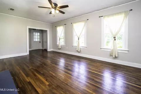 Living - 1724 Myrtle St, Jackson, MS 39202 photo 1 of 4