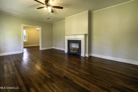 Living - 1724 Myrtle St, Jackson, MS 39202 photo 2 of 4