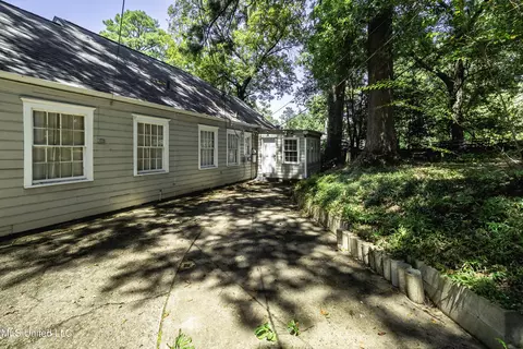 Exterior - 1724 Myrtle St, Jackson, MS 39202 photo 2 of 4