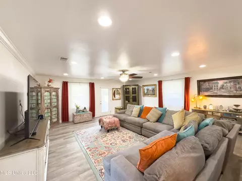 100 Suffolk Dr, Long Beach, MS 39560 photo 4