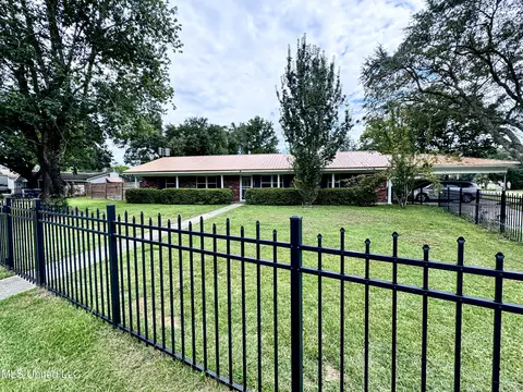 100 Suffolk Dr, Long Beach, MS 39560 photo 2