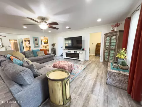 100 Suffolk Dr, Long Beach, MS 39560 photo 6